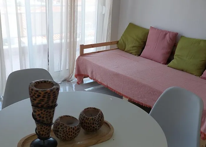 Vintage Néos Marmarás